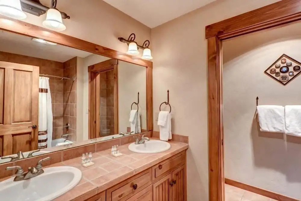 Luxury 2 Bedroom Mountain Vacation Rental in Breckenridge with Access to a Hot Tub Just Two Blocks from Main Street