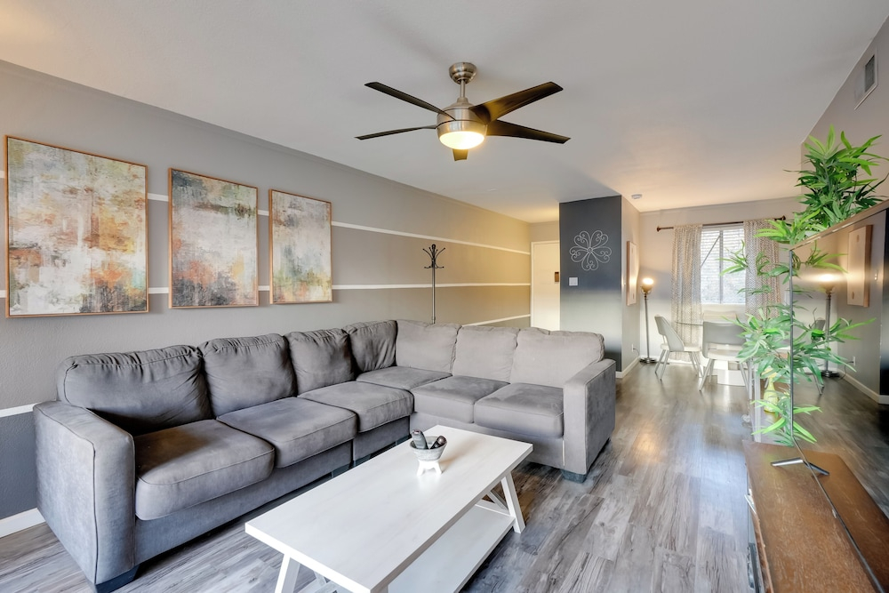 Fully Renovated! Walkable Old Town Condo
