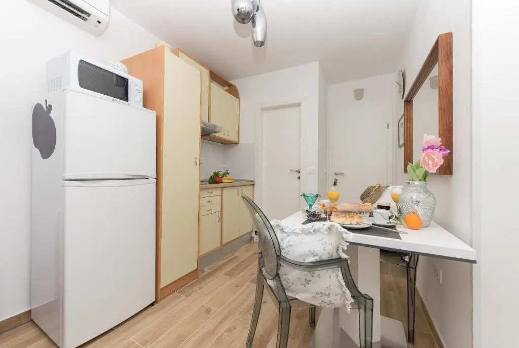 EAST SIDE deluxe suite
