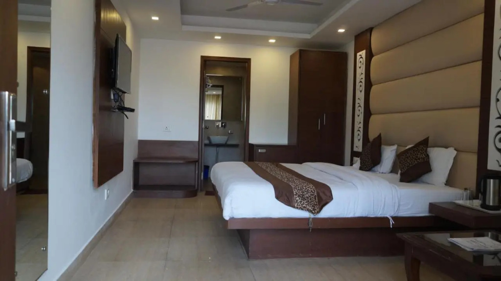 Hotel 30 Degree North Mussoorie - On Mall Road