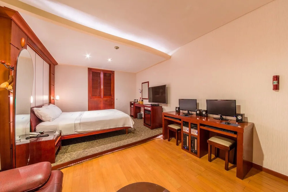 Hotel Bliss