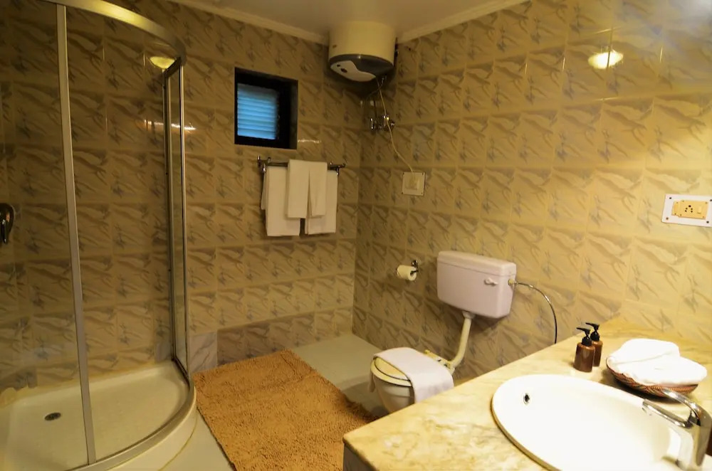 Himalayan Dragon'S Nest Hotel