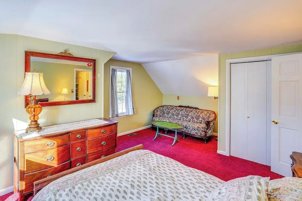 1 Mi to Dtwn: Beautiful Home in Williamstown!