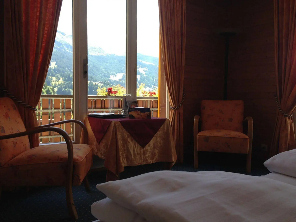 Hotel Bellevue - Traditional Swiss Hideaway