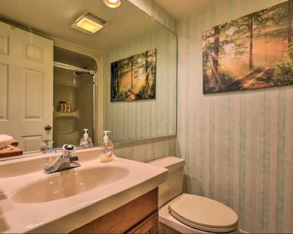 Cozy Pocono Mountain Escape