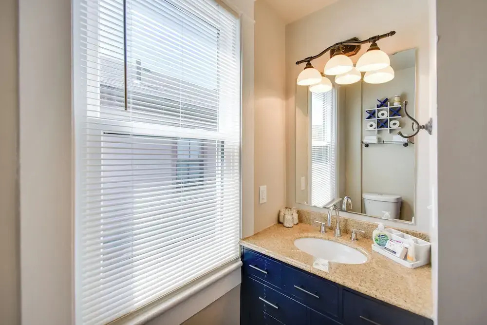 Modern Portsmouth Apartment: Walk to Norfolk Ferry