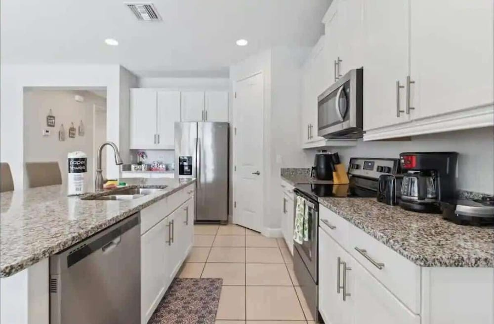 Family 5BR Retreat With Pool and Themed Bedrooms