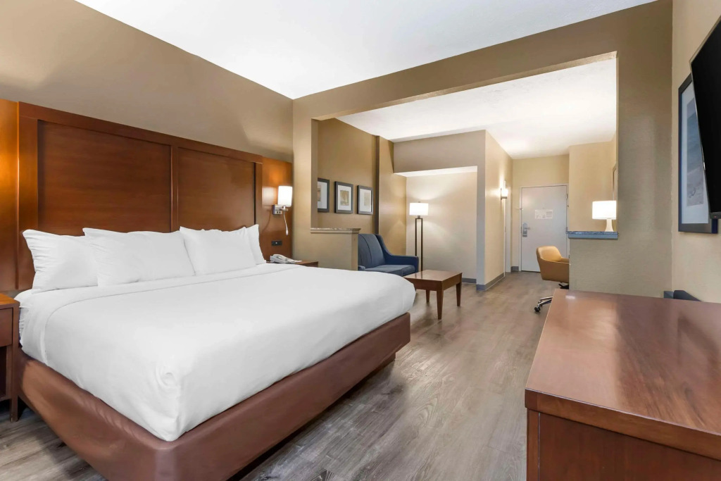 Comfort Suites