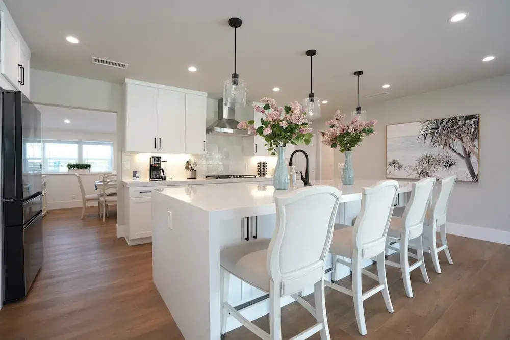 4 bedroom, 2 bathrooms