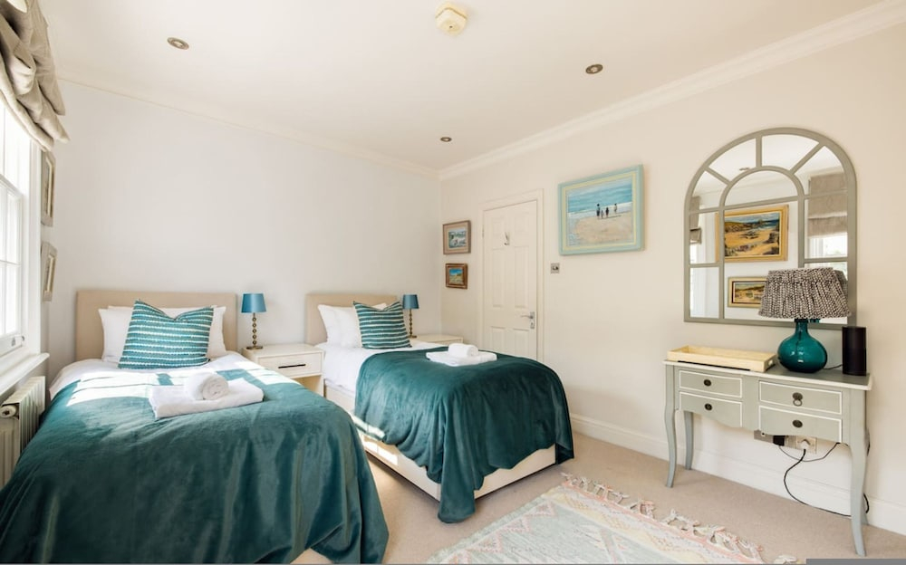 Prince Luxe 4 Bedroom House in Chelsea