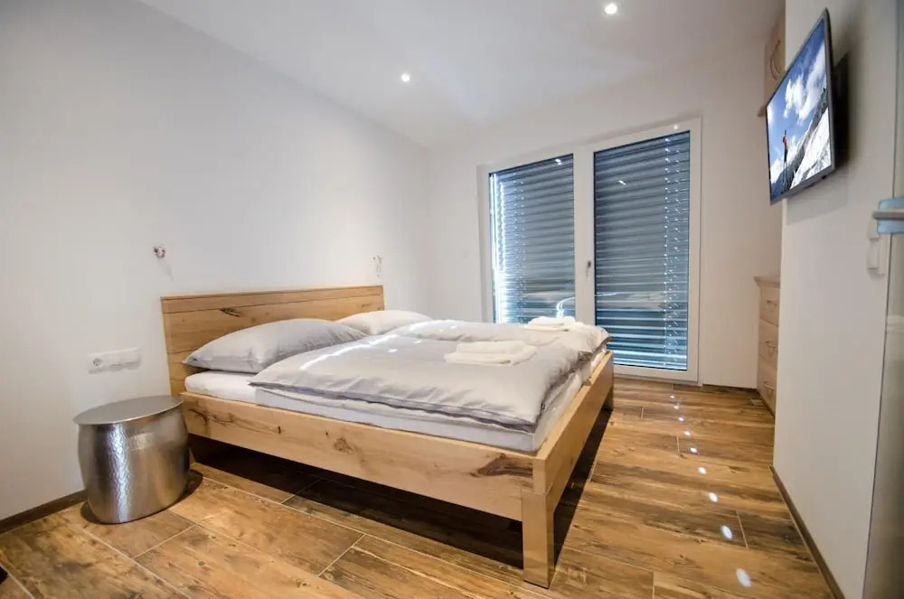 Superb Alpine Lodges Zell am See 6-8pax
