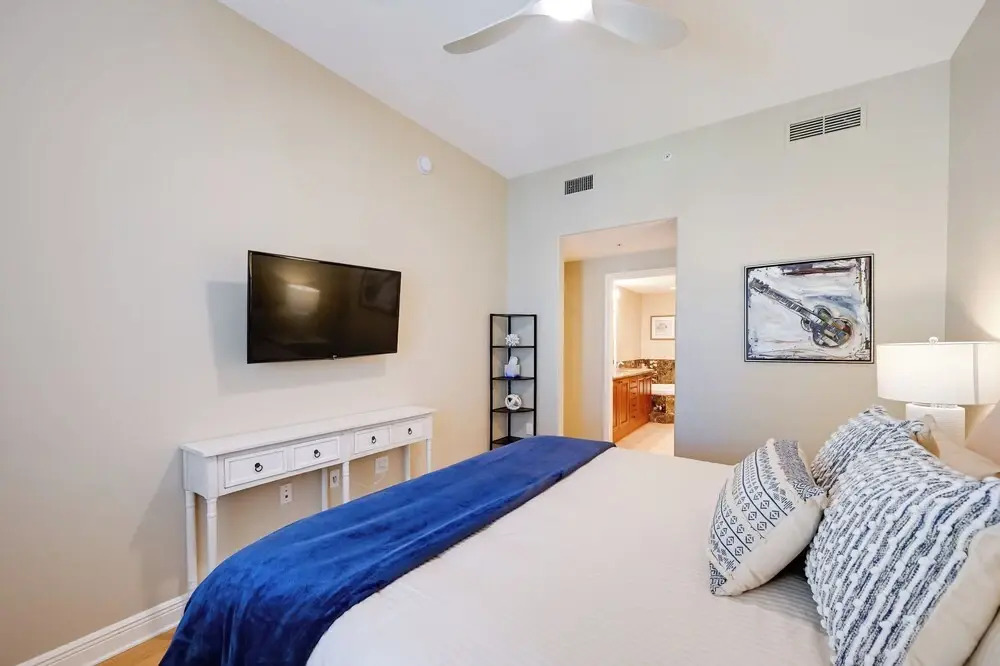 Luxe Naples Bay Resort Condo: Near Fifth Ave!