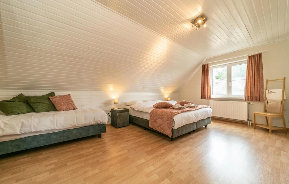 Beautiful Home In Oostduinkerke