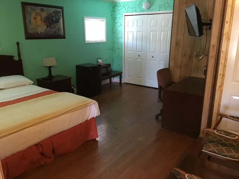 Dixie Plaza Hotel