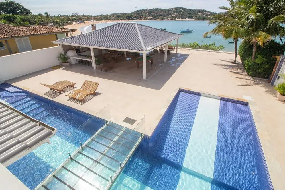 Mansão Pé na Areia Ferradura com 4Suítes