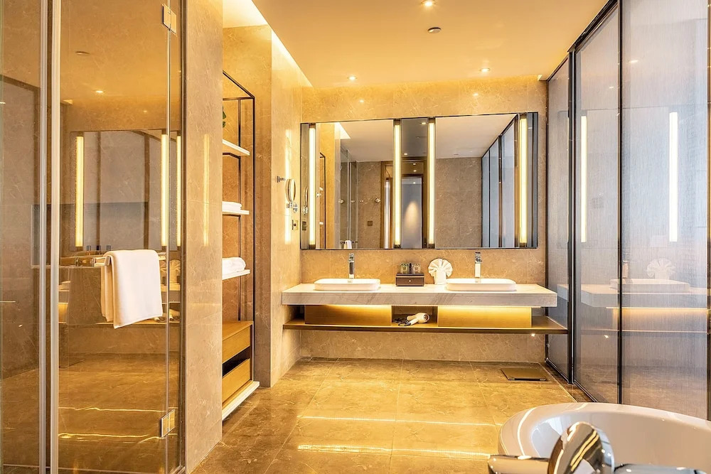 Datong Xinyu Crown Hotel