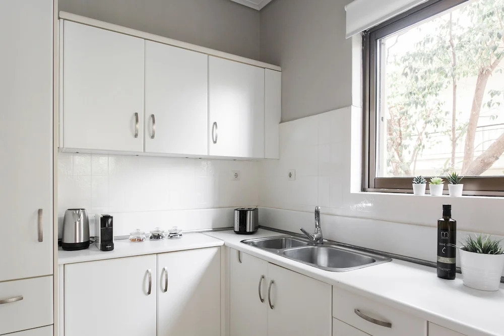 Pleasant 2BR Apartment near HELEXPO