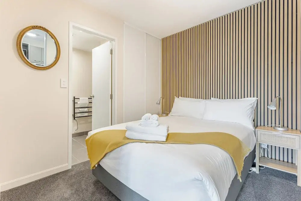 Zodiak Stays: Cozy CBD 2BR Near Top Dining Spots