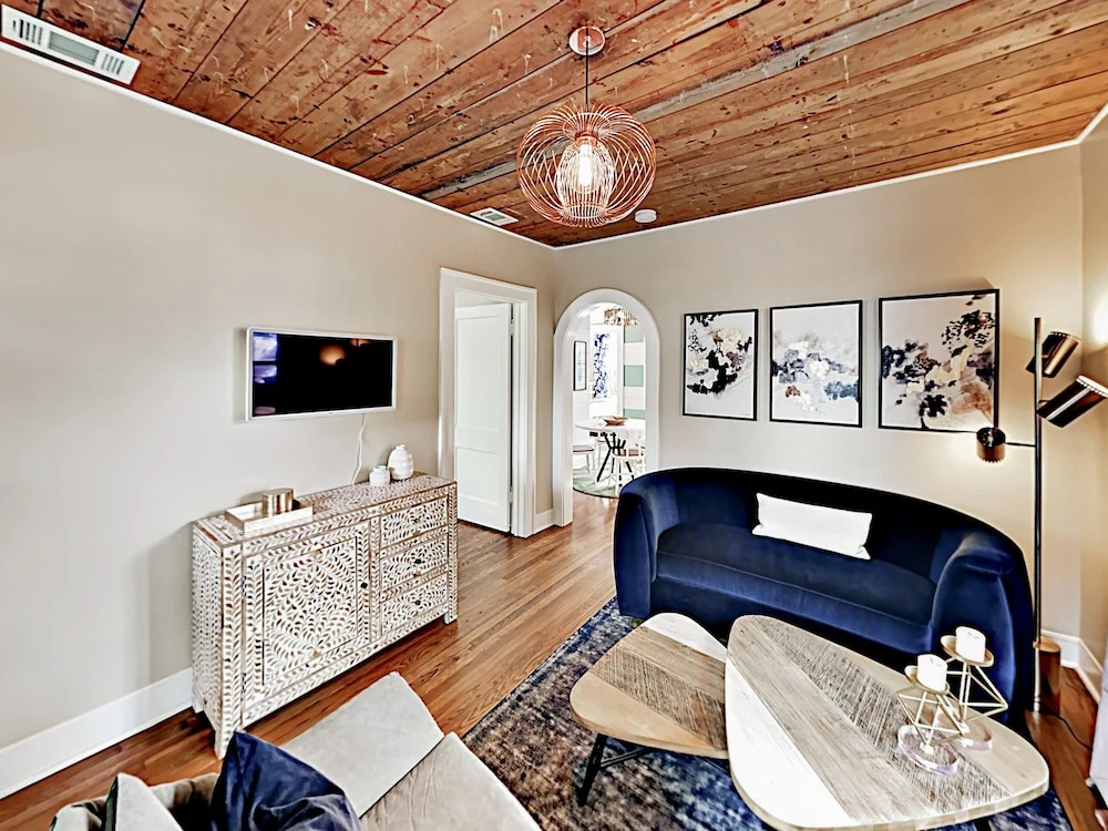 Travis Heights Bungalow - 2 Br Cottage