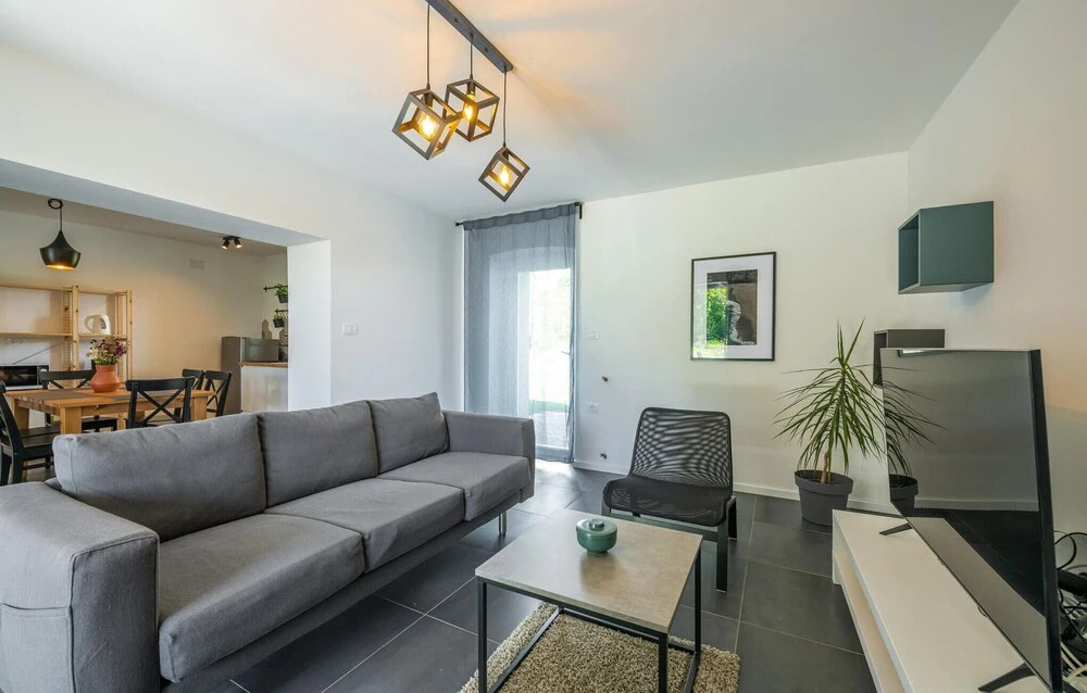 Gorgeous Home In Nedescina