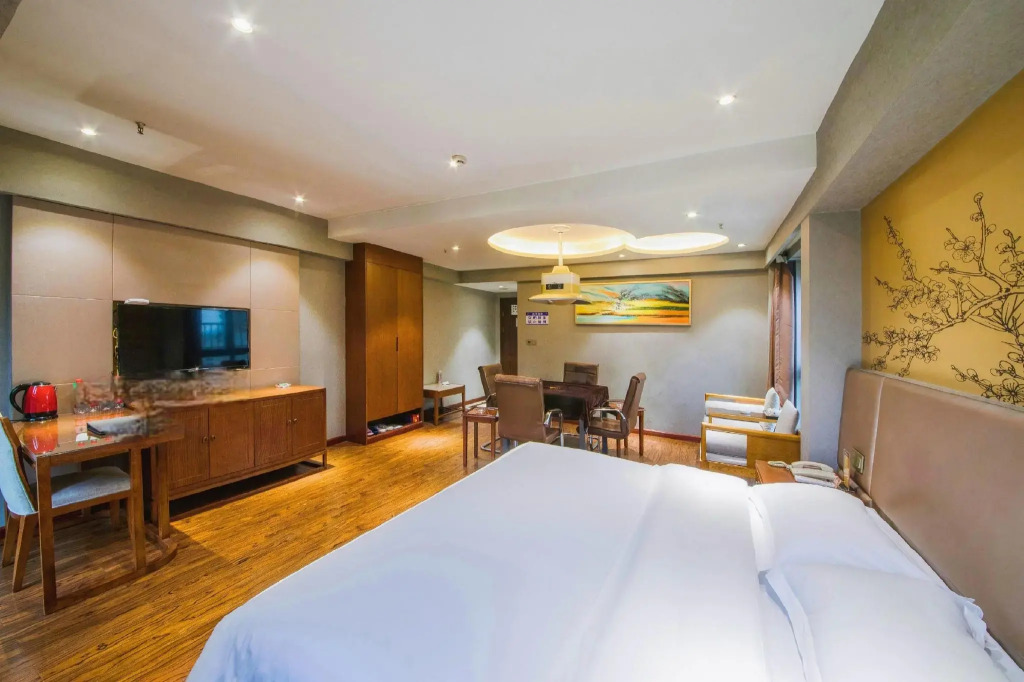 Caifu Holiday Hotel
