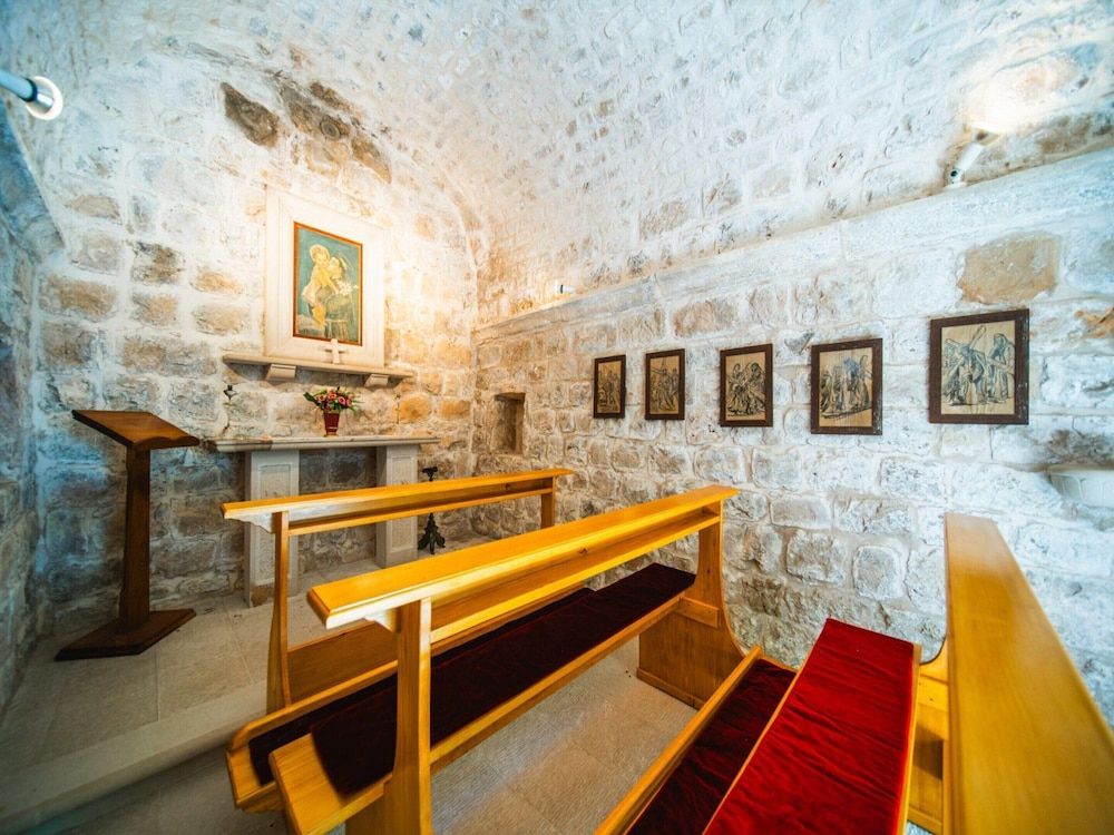 Villa in Čilipi near Dubrovnik with Pool