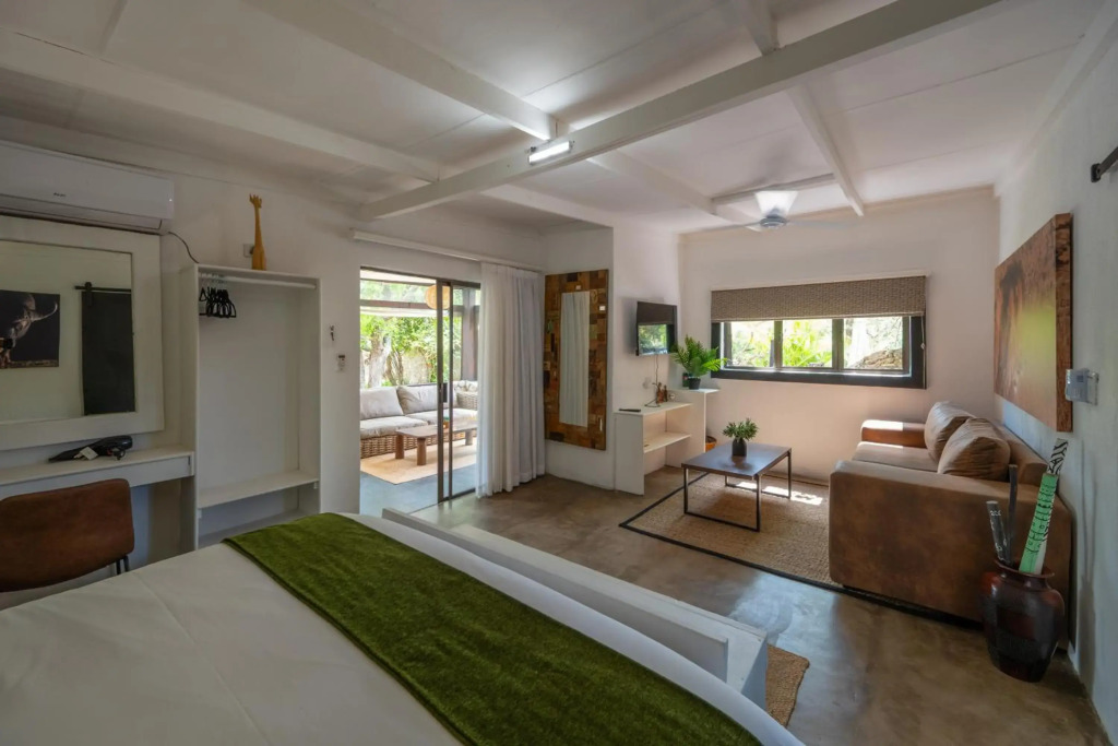 Foxy Crocodile Bush Lodge & Kruger Safaris