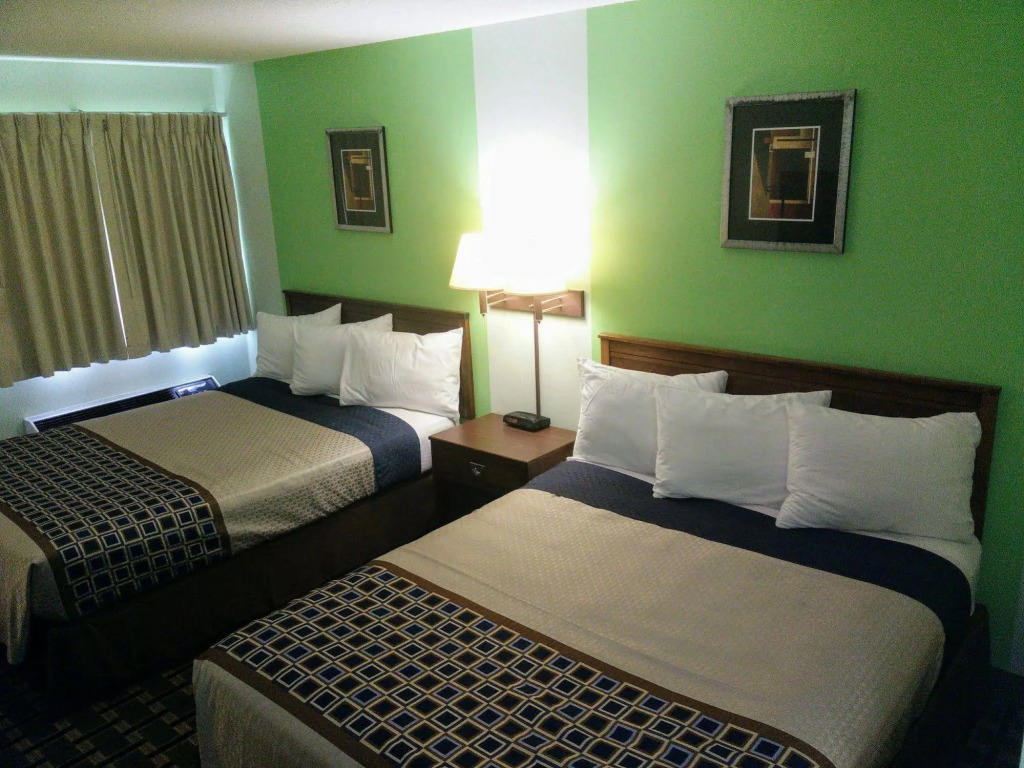 Super 8 by Wyndham Chisago City