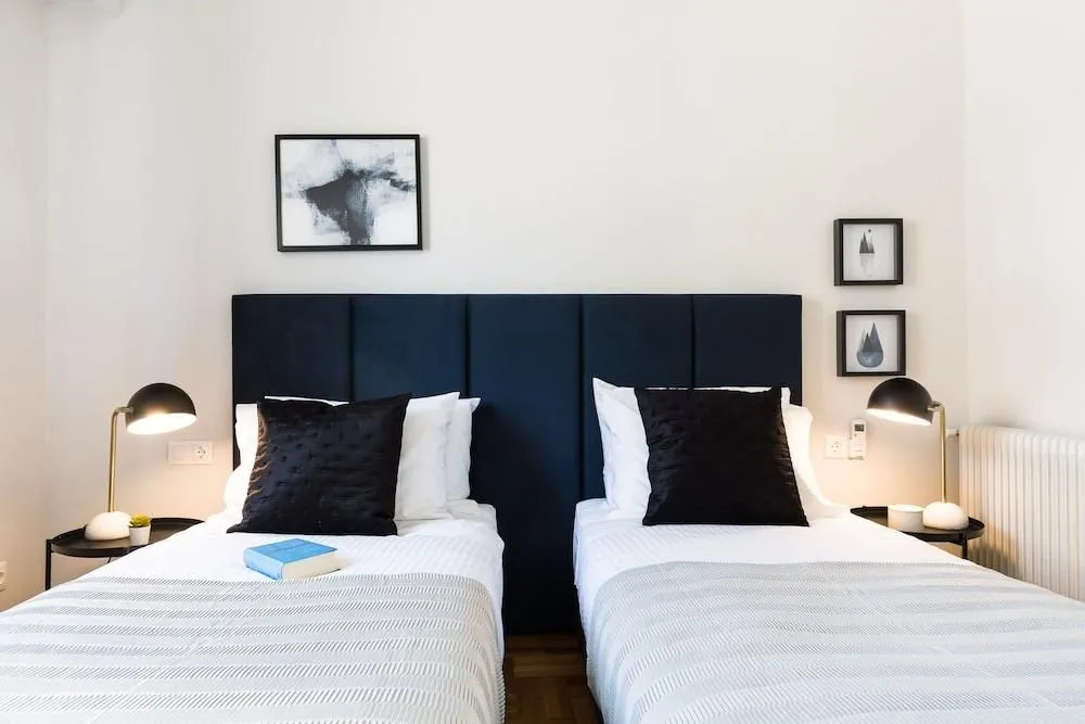 UPSTREET Elegant Luminous 3BD Apt-Kolonaki