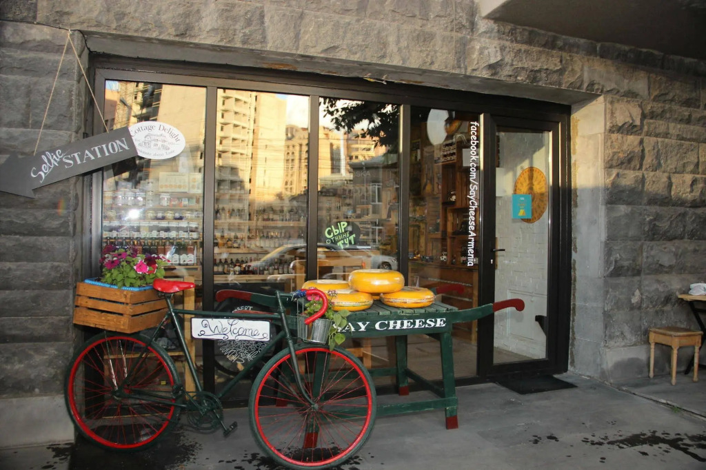 City Hotel by Picnic