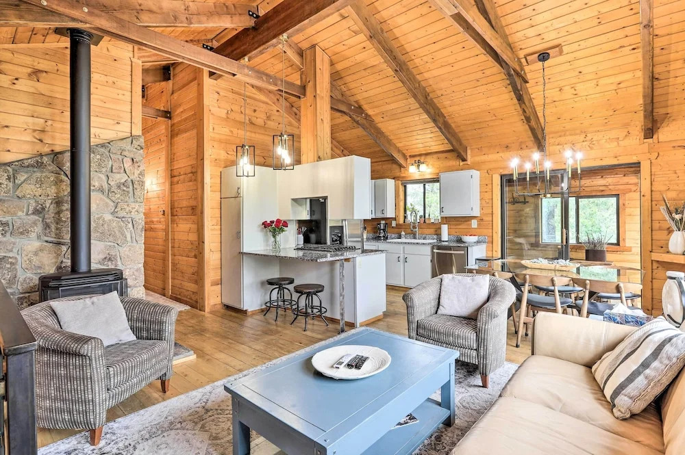 Luxe Pagosa Springs Cabin w/ Sauna & Hot Tub!