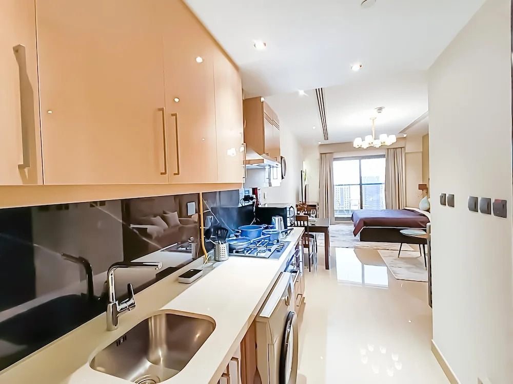 Whitesage - Elegant Studio With Balcony Overlooking The Canal