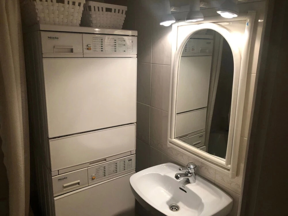 Spacious and Sunny Luxury Located in the Lower Area