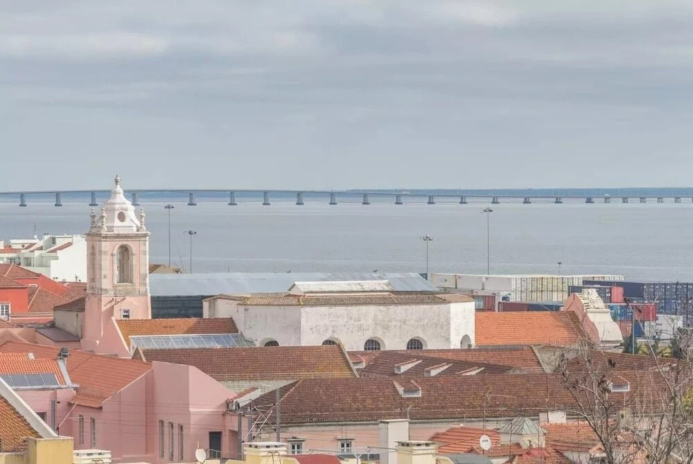 Sunny House on Tejo River