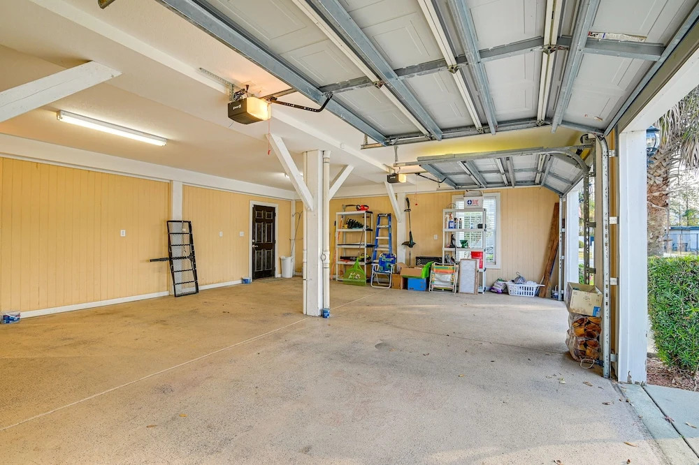 Spacious Murrells Inlet Home - Walk to Beach!