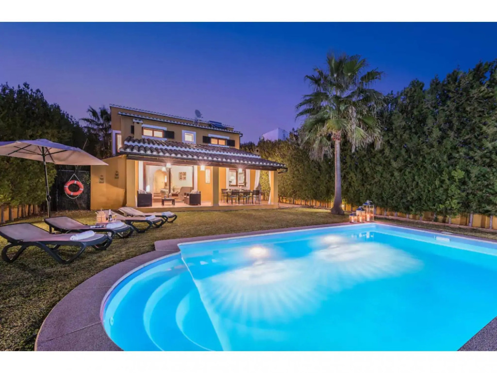 Beautiful Holiday Home In Alcudia With Pool