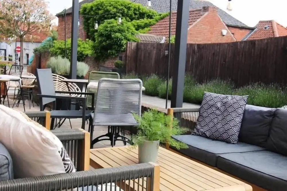 The Wheatsheaf Pub, Kitchen & Rooms