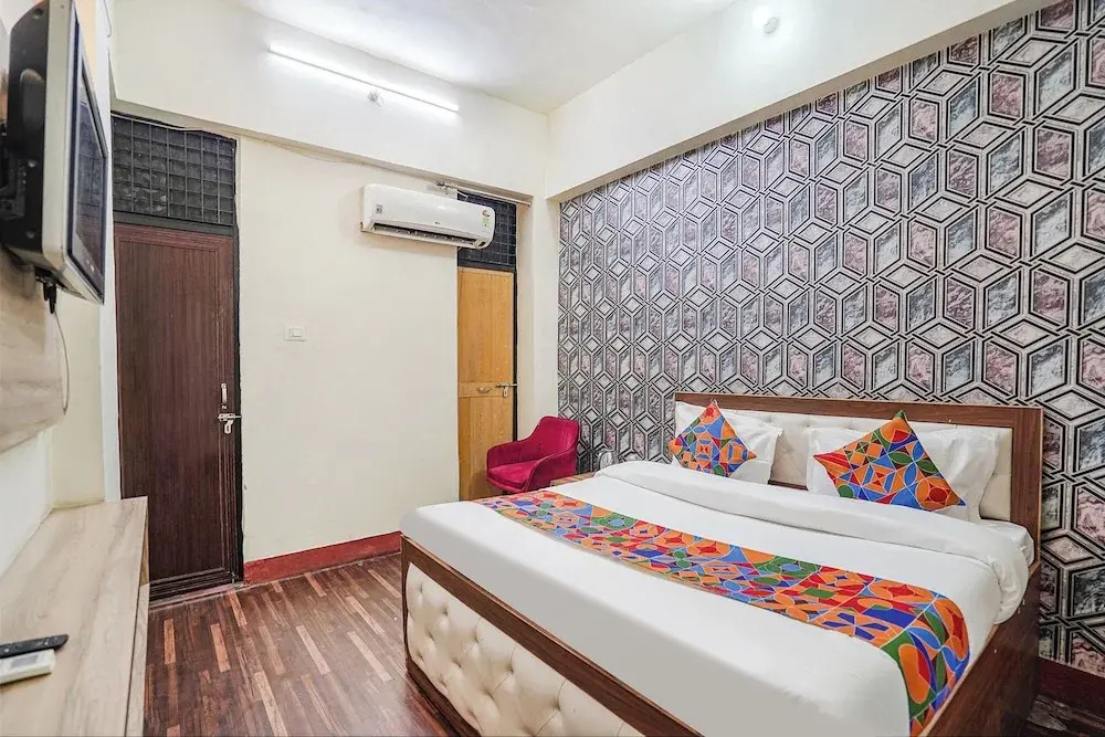 Fabhotel Triweni Palace