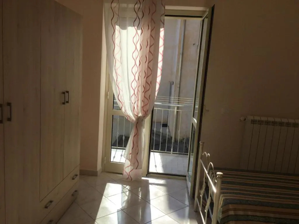 Confortevole e Luminoso Alloggio a Falerna 100mq con Free WiFi Free Parking
