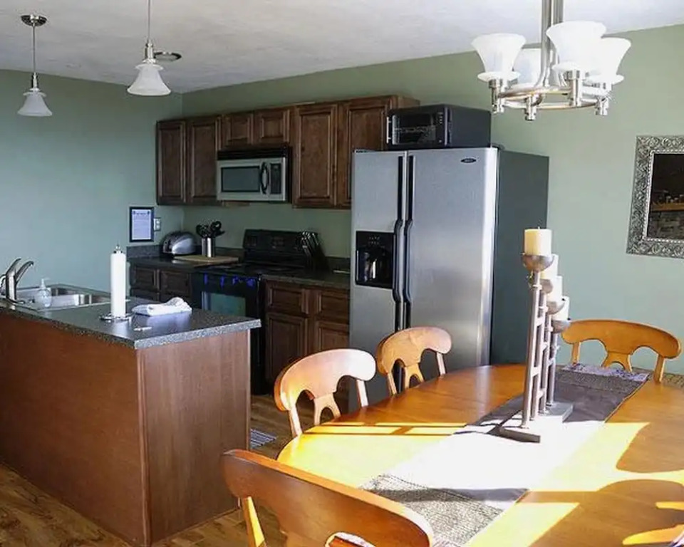 3 Br: Summit 205 C