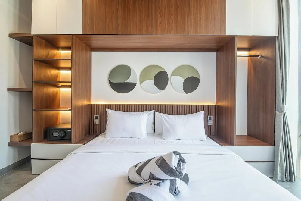 Tropical Elegance 5BR Canggu Villa Near Beach