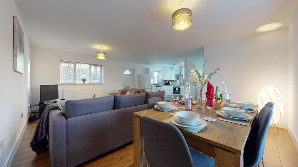 Spacious 2 Bedroom Corporate Apartment by Srk Serviced Accommodation
