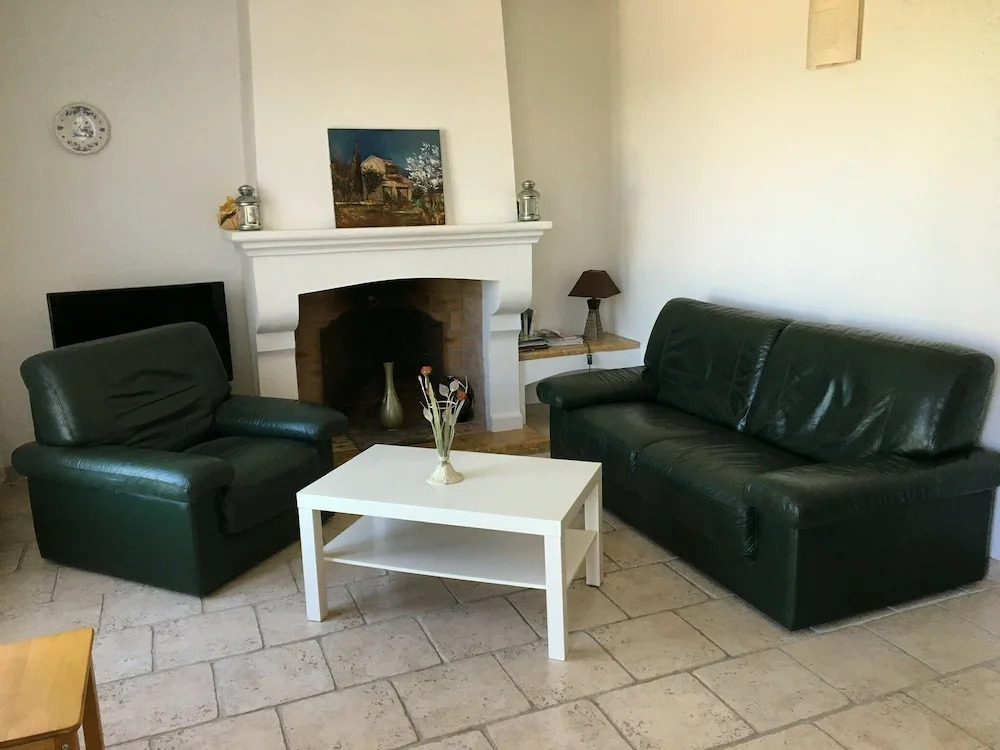 Detached Holiday Home Near the Truffle Capital of Aups, With a Shared Swimming Pool