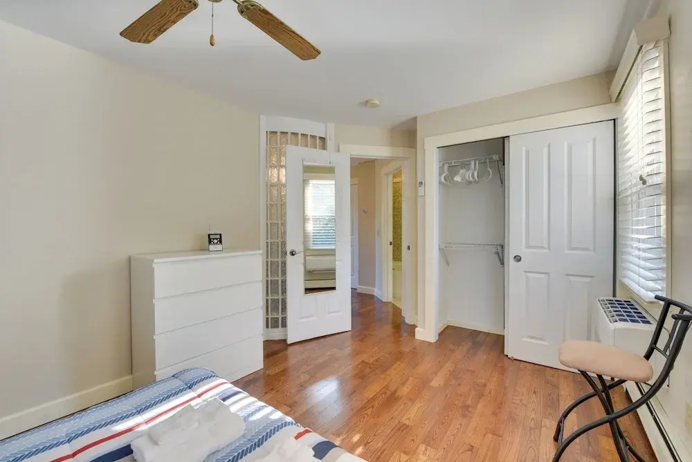 Shop, Dine, Explore Commercial St! Coastal Retreat