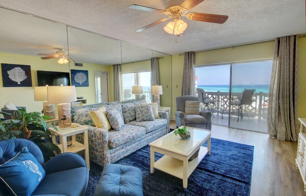 456 El Matador 2 Bedroom Condo by RedAwning