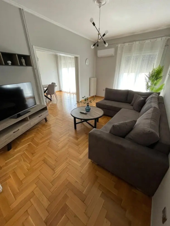 Charming Apartment - At085