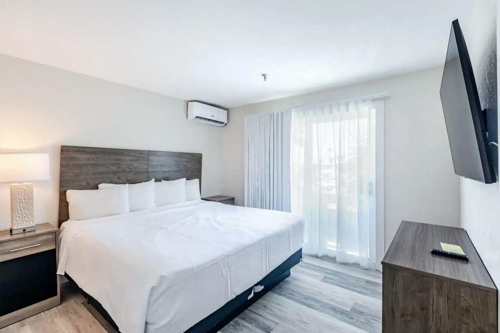 Grand Shores West
