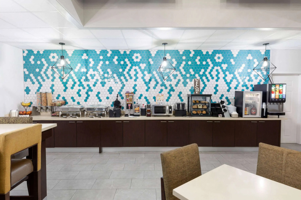 La Quinta Inn & Suites by Wyndham Angleton