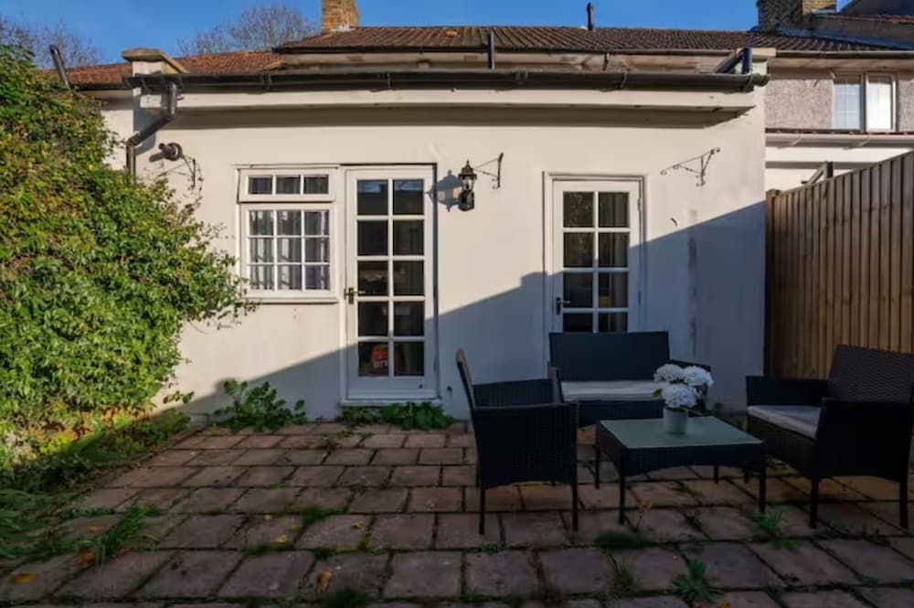 3BR Putney Home London Sleeps 8 Winter Deal