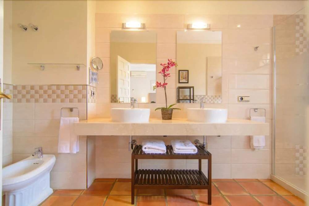 Twelve guest 6bedrooms Villa Montecarlo